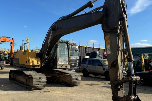 Volvo EC 220 DL